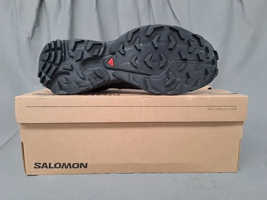 BOXED PAIR OF SALOMON XT-6 SHOES IN BLACK UK SIZE 9