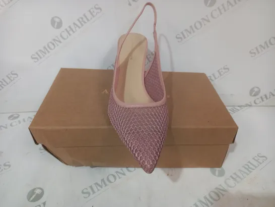 BOXED PAIR OF A/ANTHROPOLOGIE POINTED TOE LOW HEELED SHOES IN PINK EU SIZE 40