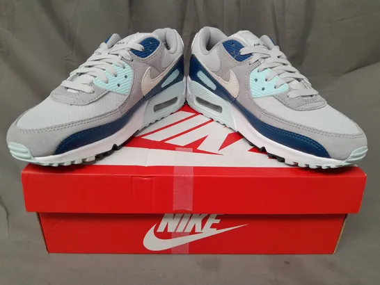 BOXED PAIR OF NIKE AIR MAX 90 SHOES IN PLATINUM WHITE/BLUE UK SIZE 7