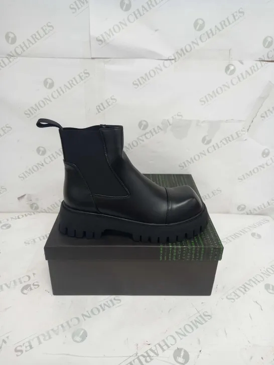 BOXED PAIR OF KOI FOOTWEAR GIVER OF FREEDOM SQUARE TOE CHELSEA BOOTS - SIZE 6