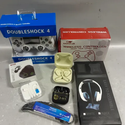 APPROXIMATELY 20 ASSORTED ELECTRICAL PRODUCTS TO INCLUDE WIRELESS EARPHONES, GAMING CONTROLLER, HEADPHONE STAND ETC 