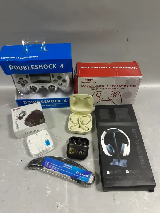 APPROXIMATELY 20 ASSORTED ELECTRICAL PRODUCTS TO INCLUDE WIRELESS EARPHONES, GAMING CONTROLLER, HEADPHONE STAND ETC 