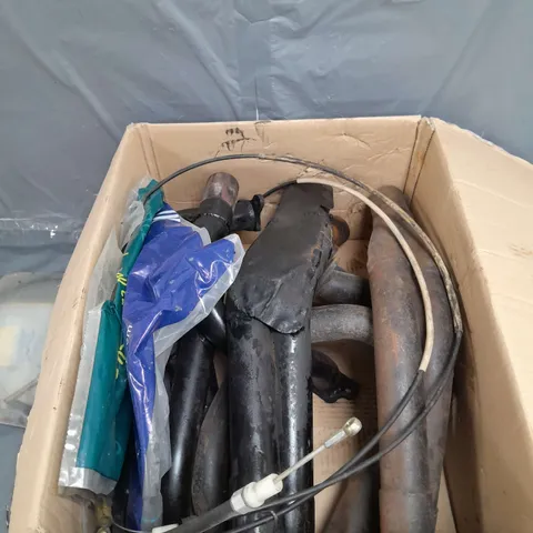 BOX OF ASSORTED CAR PARTS 