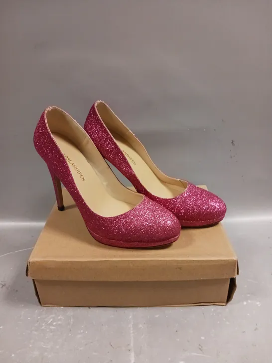 BOXED PAIR OF LOSLANDIFEN HIGH HEEL RED GLITTER SHOES - SIZE 4