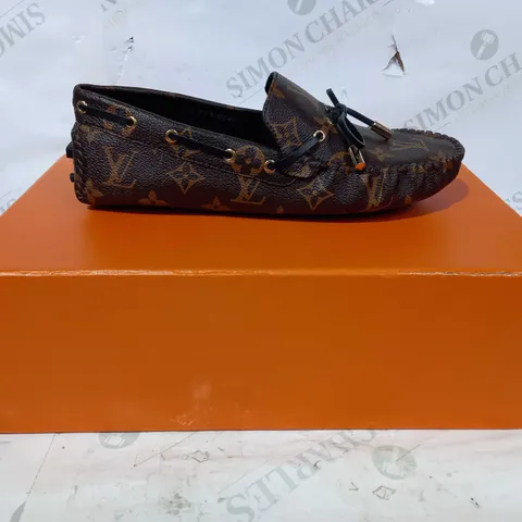 BOXED PAIR OF LOUIS VUITTON ARIZONA SLIP ON LEATHER SHOES IN BROWN SIZE UNSPECIFIED