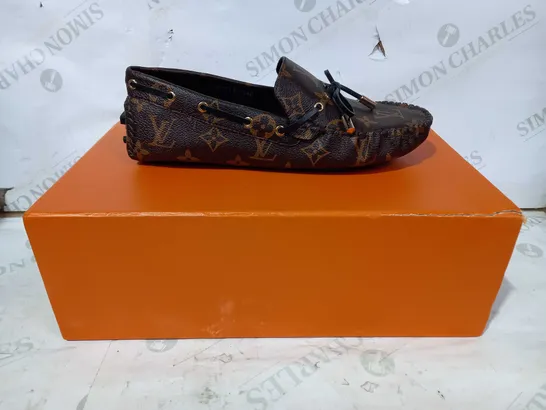 BOXED PAIR OF LOUIS VUITTON ARIZONA SLIP ON LEATHER SHOES IN BROWN SIZE UNSPECIFIED