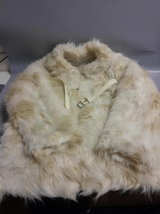 LADIES CREAM FAUX FUR COAT ZIP FASTENING SIZE MEDIUM