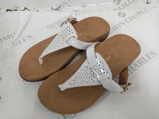 BOXED PAIR OF VIONIC WHITE PATENT SANDALS - 5