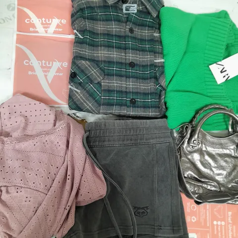 BOX OF APPROXIMATELY 20 ASSORTED CLOTHING ITEMS TO INCLUDE GREEN TOP, HANDBAG, BRIEF UNDERWEAR ETC