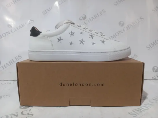 BOXED PAIR OF DUNE LONDON 081 ECLIPTI STAR EMBROIDERED SHOES IN WHITE SIZE 6