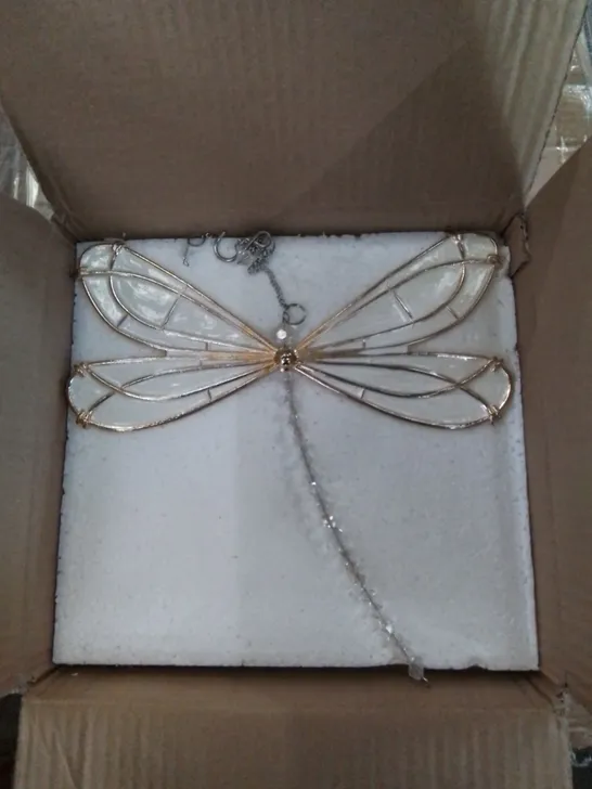 BOXED CRYSTAL DRAGONFLY WALL DECOR PIECE 