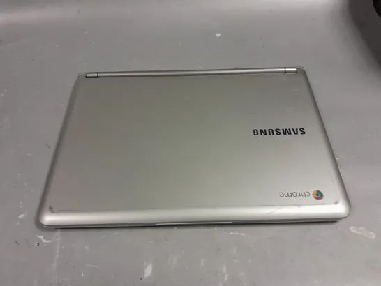 SAMSUNG NOTEBOOK XE303C12