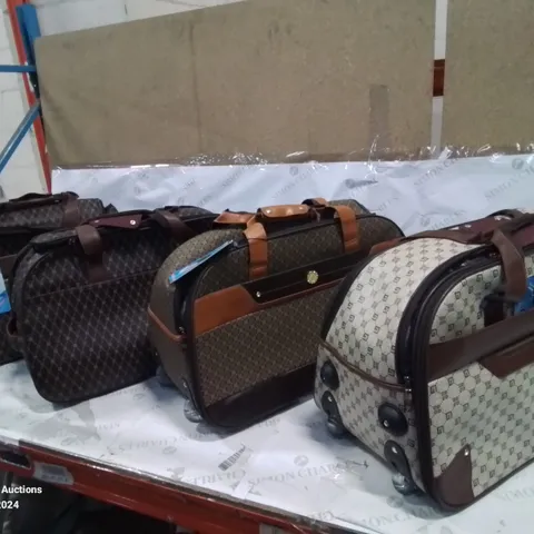 SELECTION OF 4 STYLISH TRAVEL BAGS ON WHEELS (STYLES AND COLOURS VARY)