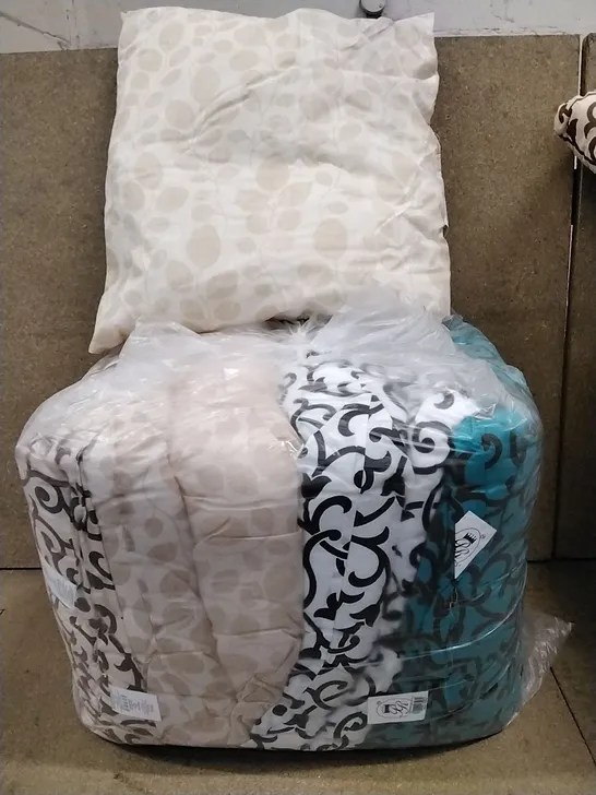 BOX CONTAINING APPROXIMATELY 9 CUSHIONS IN VARIOUS COLOURS WITH FLORAL DESIGN