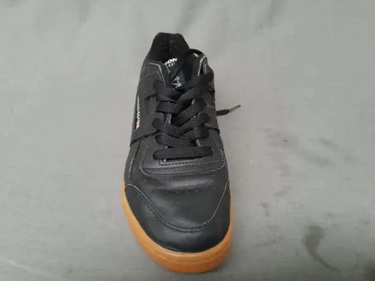 PAIR OF REEBOK SHOES IN BLACK UK SIZE 5.5