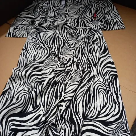 AX PARIS ZEBRA TIE FRONT SHORT SLEEVE SHIRT DRESS, BLACK/WHITE - SIZE 12