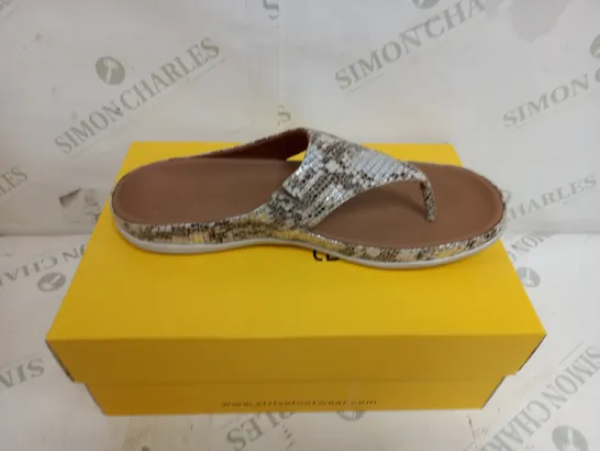 BOXED STRIVE MAUI IN SNAKE GLAMOUR SIZE 7 