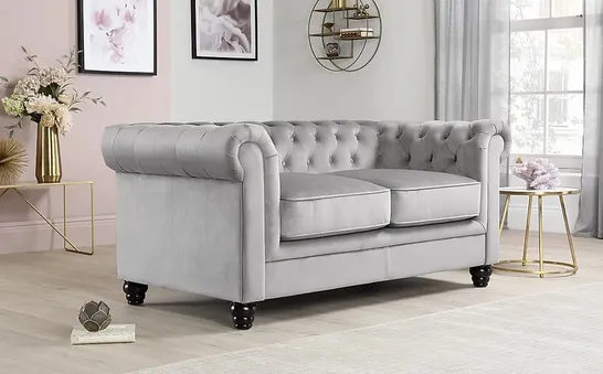 BOXED DESIGNER HAMPTON GREY VELVET TWO SEATER CHESTERFIELD SOFA 