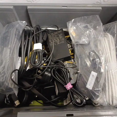 BOX OF APPROX 15 ASSORTED CABLES FOR VARIOUS ITEMS