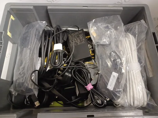 BOX OF APPROX 15 ASSORTED CABLES FOR VARIOUS ITEMS