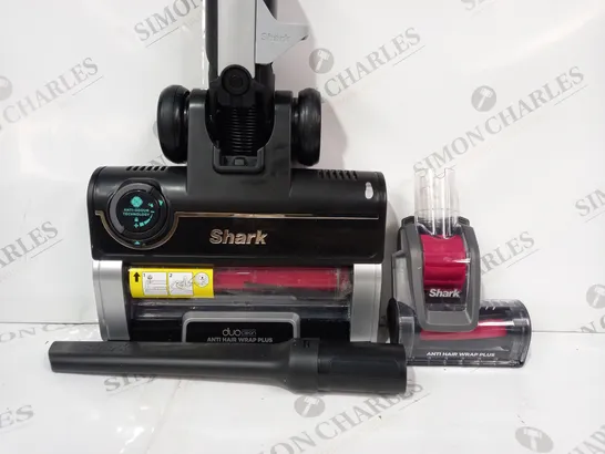 SHARK STRATOS ANTI HAIR WRAP PET PRO VACUUM CLEANER