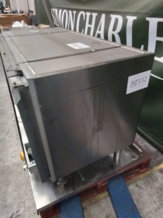 COMMERCIAL STAINLESS REFRIGERATED FOOD PREP COUNTER 