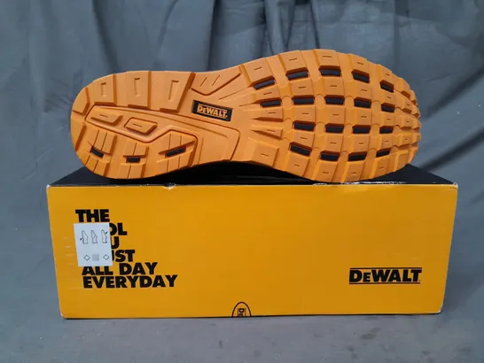 BOXED PAIR OF DEWALT STEEL TOE SHOES IN BLACK UK SIZE 11