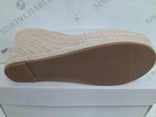 BOXED PAIR OF ASTUCCIO OPEN TOES RAISED HEEL SLIP ONS IN CREAM - SIZE 40