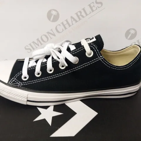 BOXED CONVERSE ALL STAR OX SIZE 8