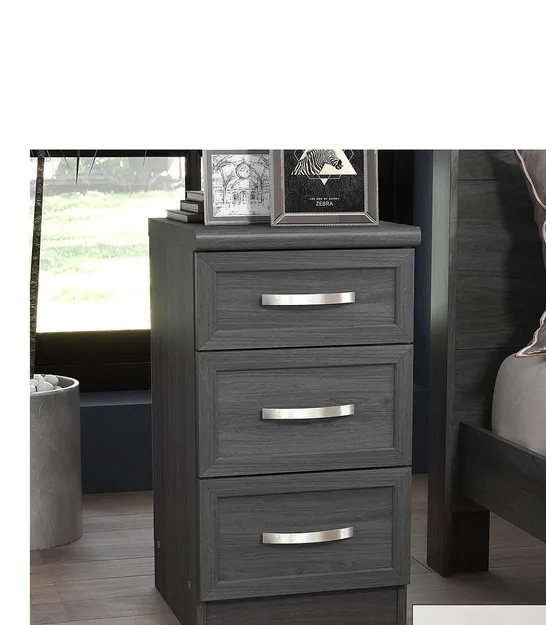 BOXED CAMBERLEY 3-DRAWER GRADUATED BEDSIDE CHEST IN DARK OAK - COLLECTION ONLY - HEAVY RRP £79