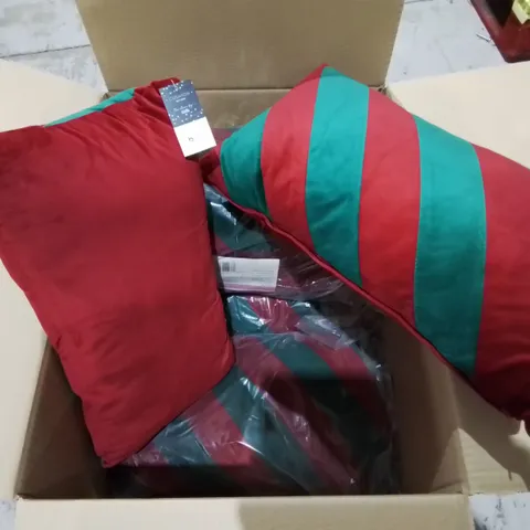 LOT OF 8 30X35CM RED AND GREEN CHEVRON FILLED CUSHIONS