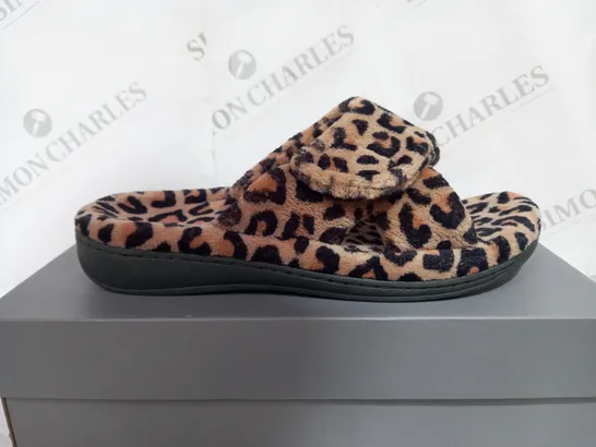 BOZED VIONIC SLIPPERS IN NATURAL LEOPARD PRINT DESIGN SIZE 7