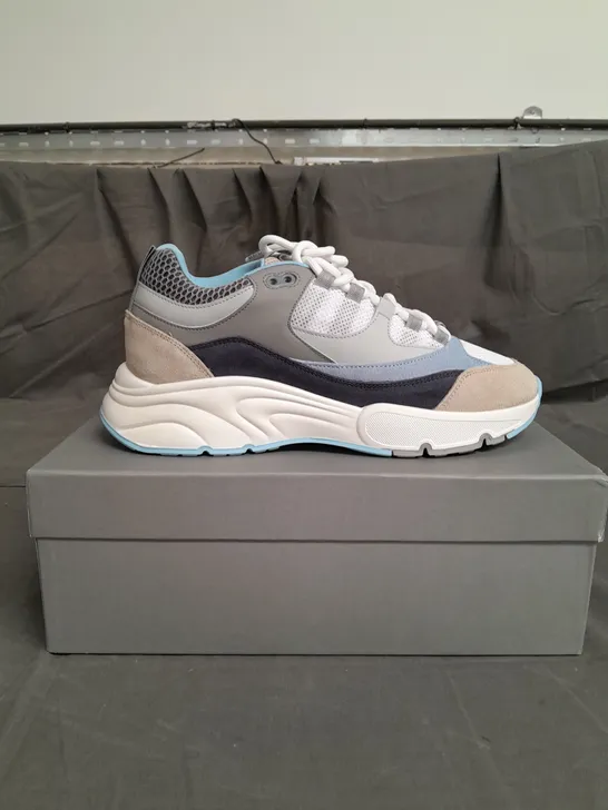 BOXED PAIR OF CLEENS AERO RUNNERS SIZE 10