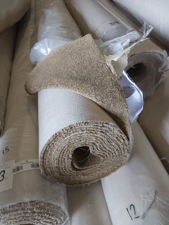 ROLL OF QUALITY EC AURA GOLDILOCKS CARPET // SIZE: APPROXIMATELY 5 X 5.6m