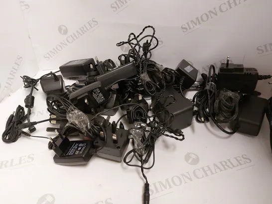 LOT OF APPROX. 20 MIXED CHARGERS