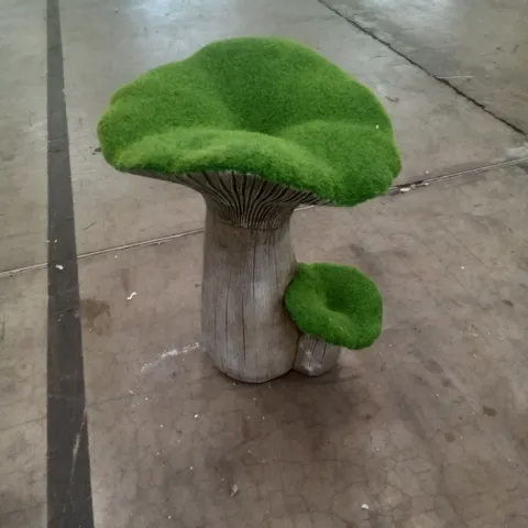 BOXED FAUX MOSS TOADSTOOL