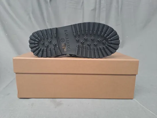 BOXED PAIR OF BURBERRY KIDS SANDALS IN BLACK UK SIZE 12