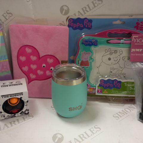 BOX OF APPROX 20 ASSORTED ITEMS TO INCLUDE PINK FLUFFY DIARY, PEPPA PIG MAGNETIC SCRIBBLER, SHO THERMAL CUP