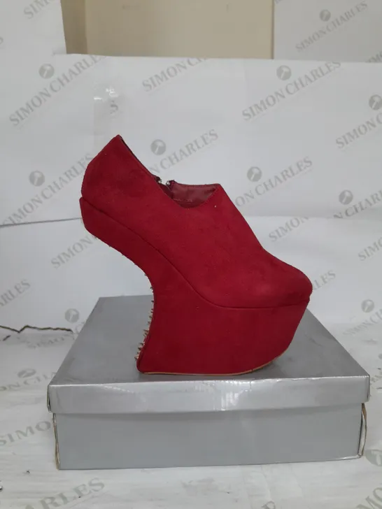 BOXED PAIR OF CASANDRA PLATFORM ANKLE SHOE IN RED SUEDE WITH GOLD STUD DETAIL SIZE 5