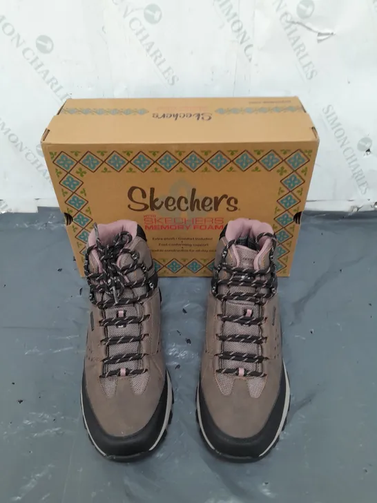 SKECHERS MEMORY FOAM SIZE 6 BROWN/PINK WALKING BOOTS 