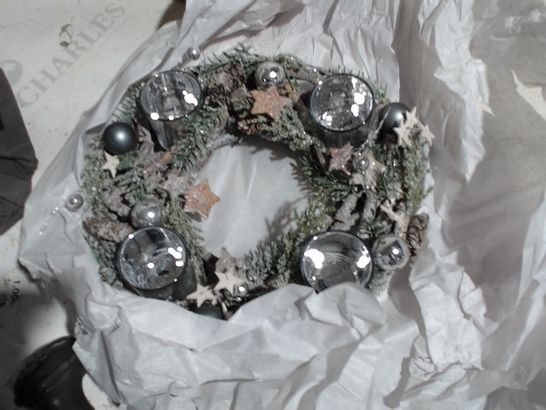 CANDLE HOLDERS WREATH