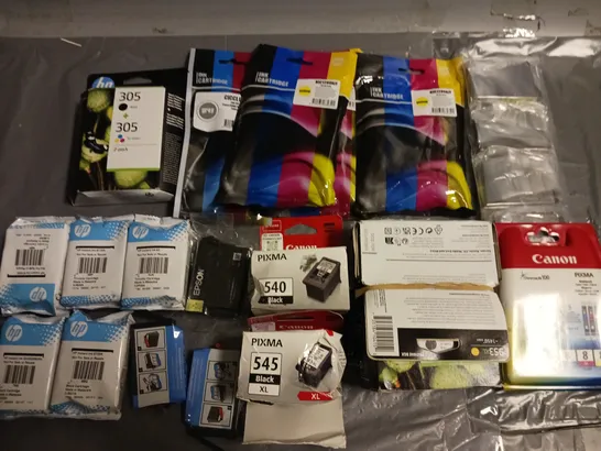 LOT OF ASSORTED PRINTER INK CARTRIDGES TO INCLUDE CANON, HP AND EPSON