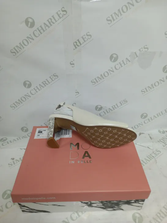 BOXED PAIR OF MODA IN PELLE MELONI IVORY LEATHER PEEP TOE JEWELLED HEEL SANDAL  SIZE 6