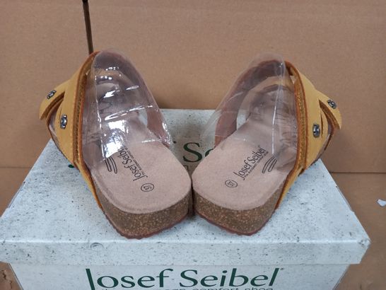 BOXED PAIR OF JOSEF SEIBEL FOOTWEAR SIZE EU 37 IN BROWN/TAN