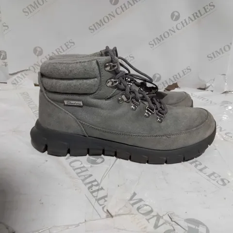 BOXED SKECHERS SYNERGY WARM TECH BOOTS, GREY - SIZE 6