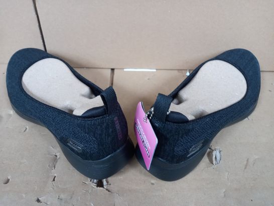 BOXED PAIR OF DESIGNER SLIP ON FOOTWEAR IN BLACK UK SIZE 5