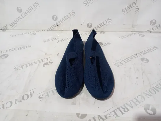 BLUE PUMPS SIZE 38