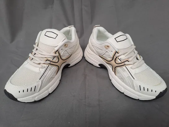 BOXED PAIR OF DESIGNER TRAINERS IN CREAM/BEIGE EU SIZE 37