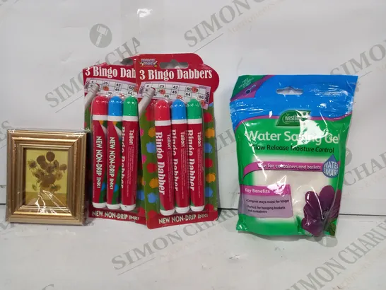 LOT OF APPROXIMATELY 10 ASSORTED HOUSEHOLD ITEMS TO INCLUDE WATER SAVING GEL, BINGO DABBERS, SMALL DECORATIVE FRAMED PRINT, ETC