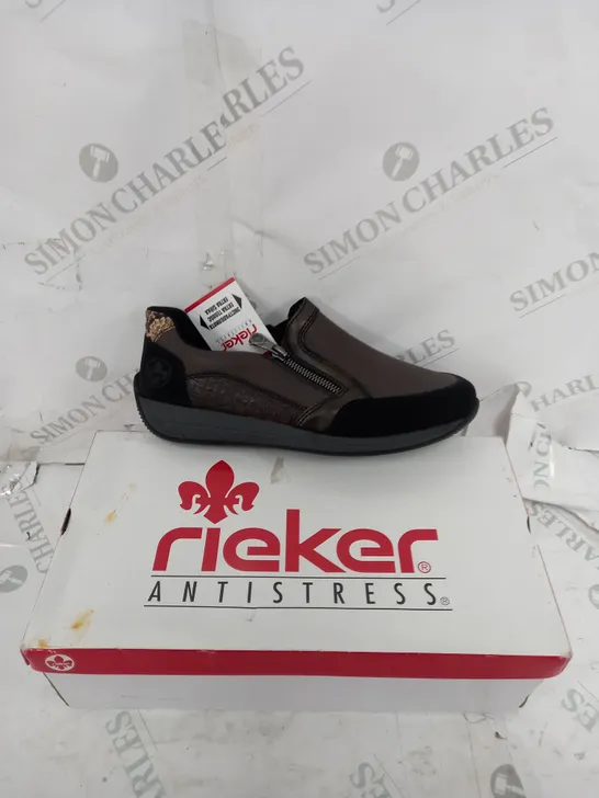 BOXED PAIR OF RIEKER TRAINER ZIP SHOES IN BROWN UK SIZE 6